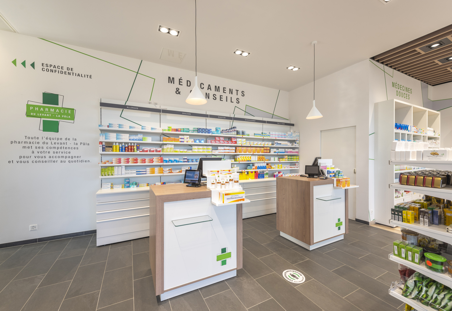 Comptoir moderne et espace santé accueillant – Pharmacie du Levant – La Pâla