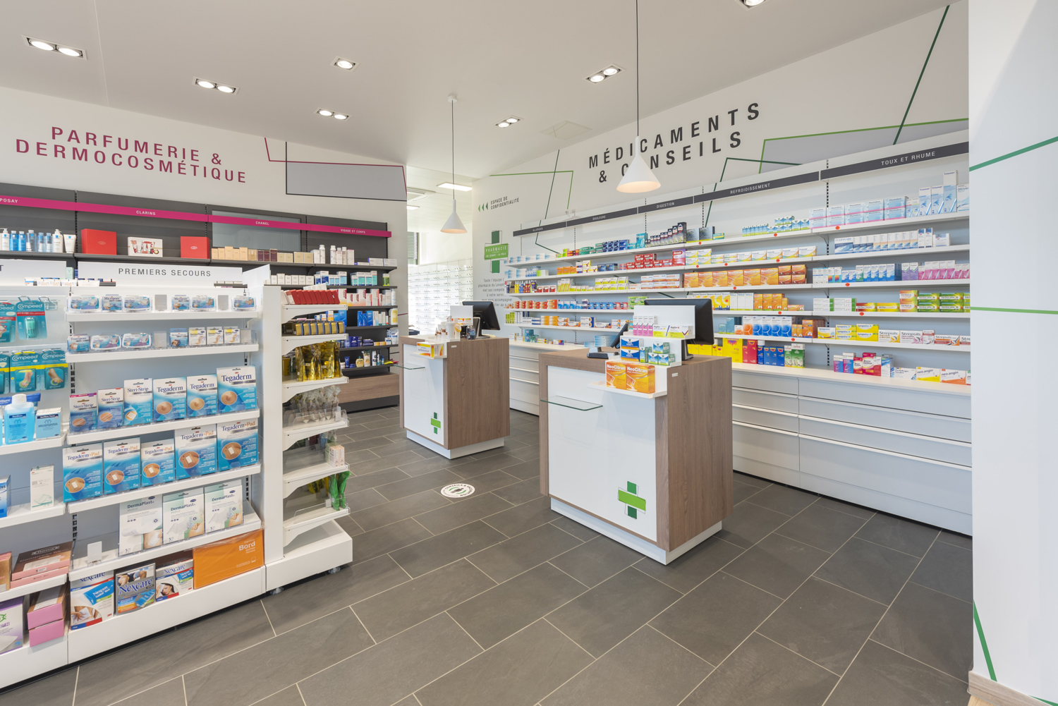 Comptoir moderne et espace santé accueillant – Pharmacie du Levant – La Pâla