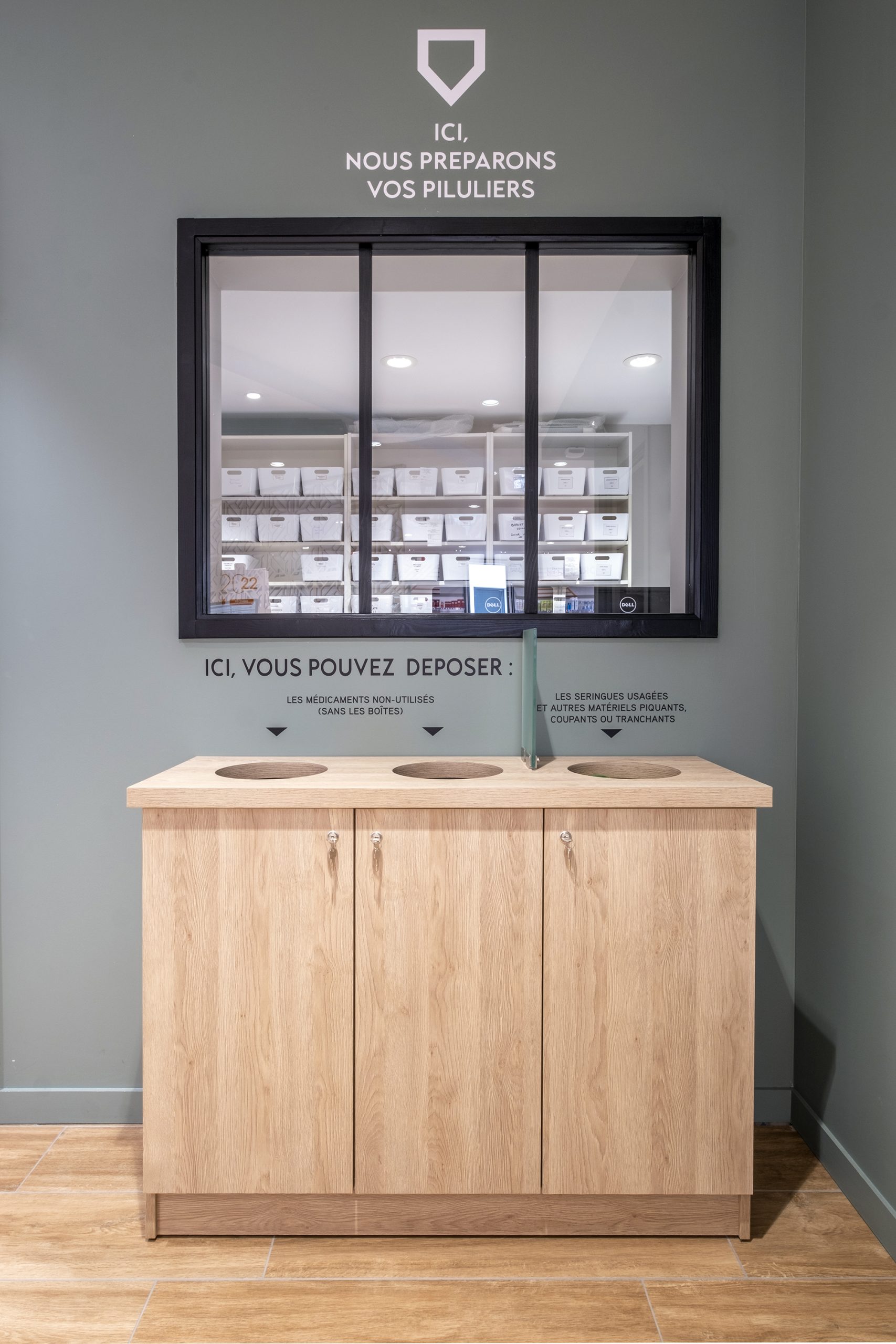Meuble recyclage. Mobilier sur-mesure. Pharmacie coeur de ville