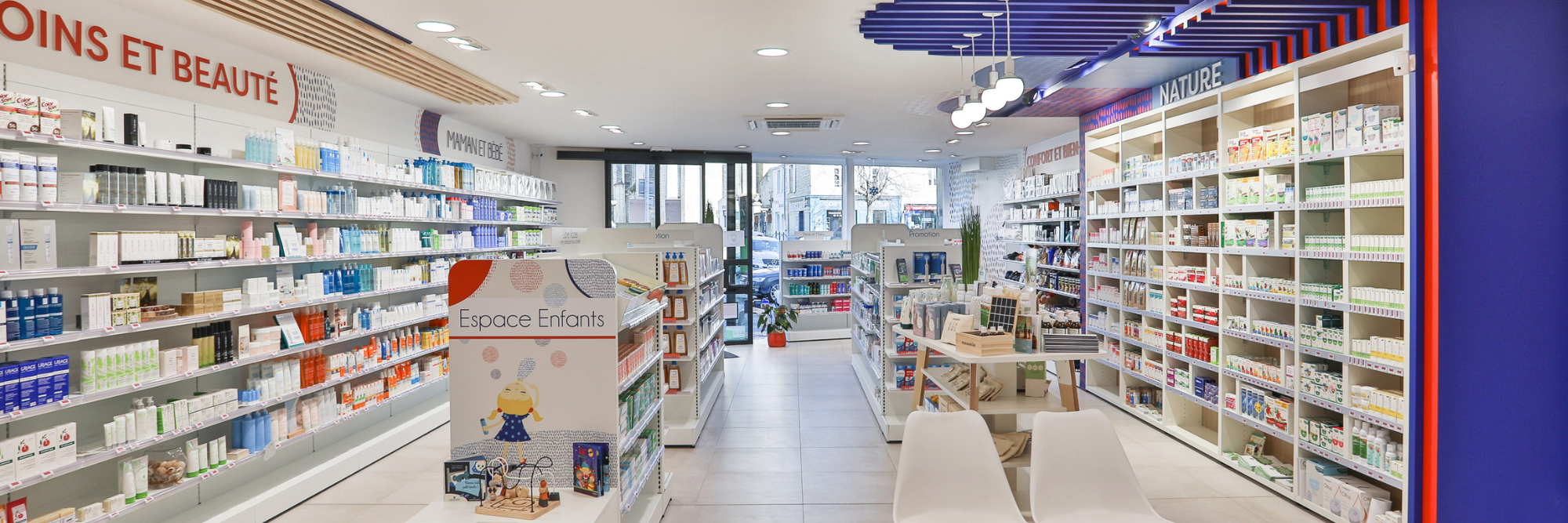 Vue d’ensemble de l’espace de vente rénové, lumineux et accessible.