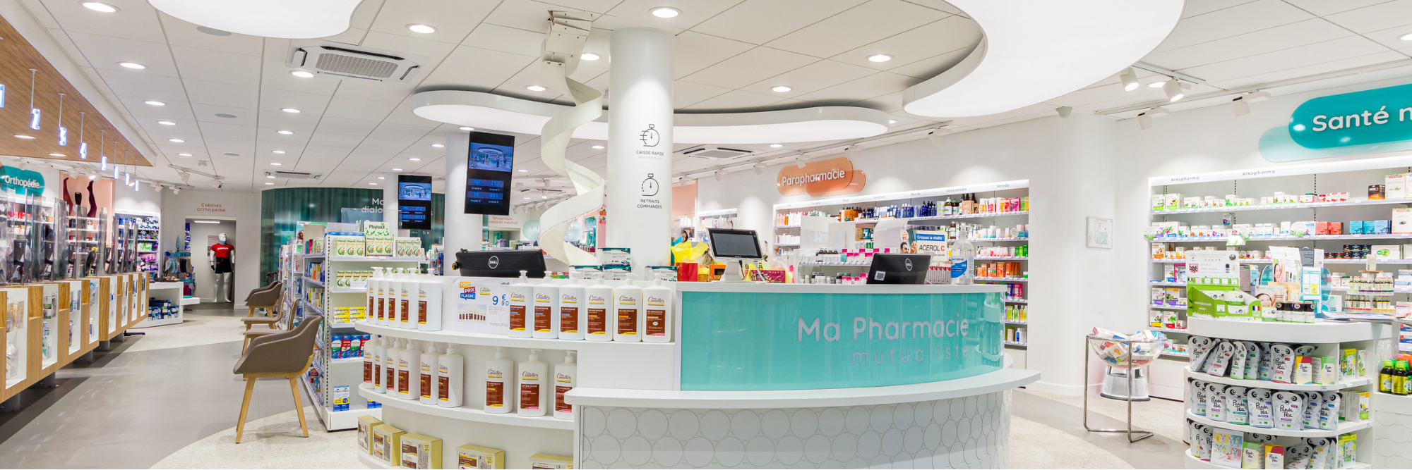 Comptoirs d’accueil spacieux et conviviaux, favorisant les échanges entre patients et pharmaciens.
