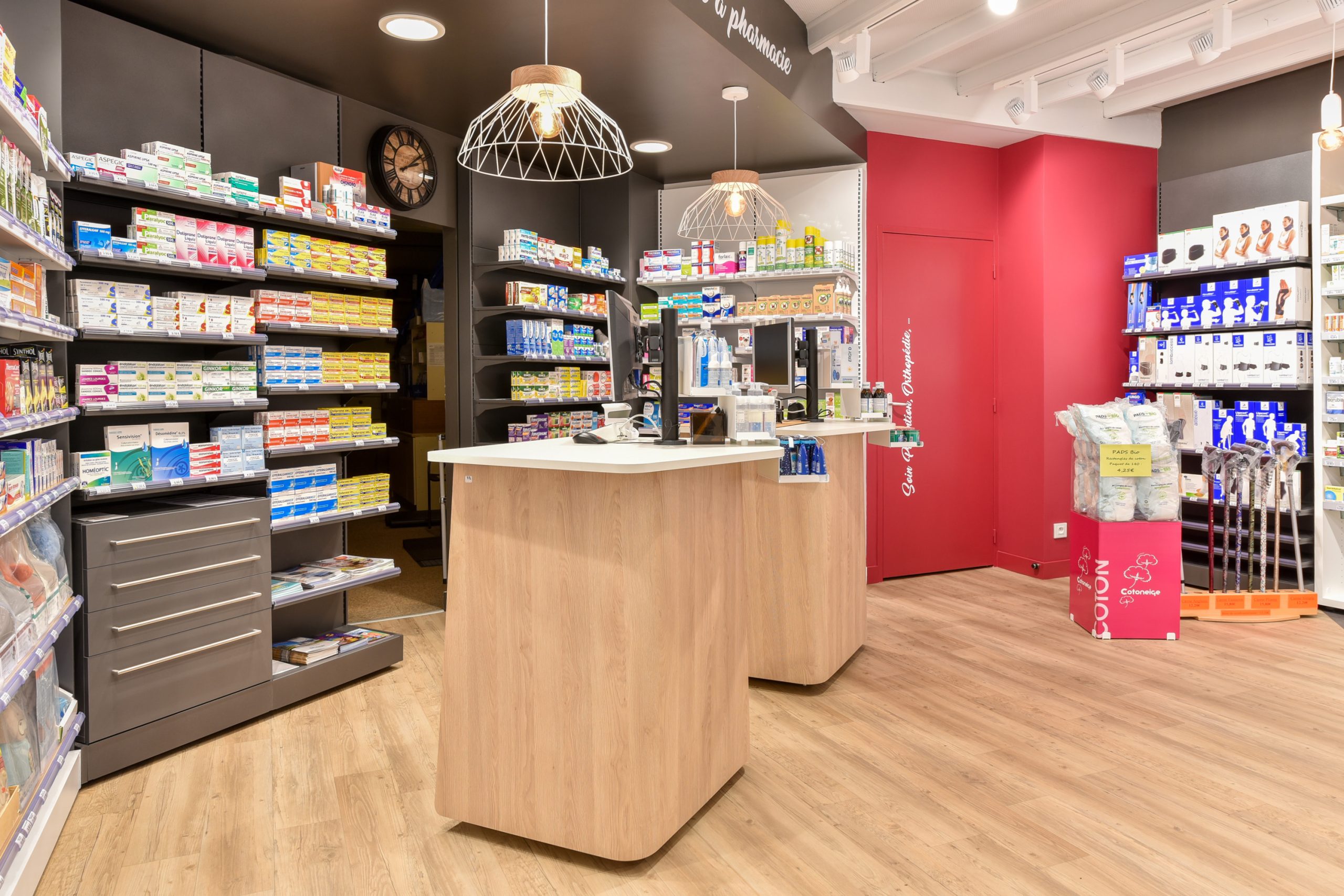 Vue qui représente un comptoir Feelo créé par Mobil M en pharmacie