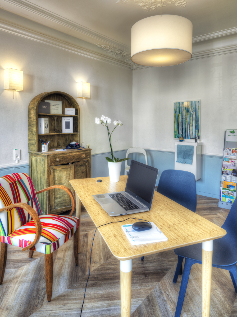 Cabine de confidentialité pour les entretiens santé.