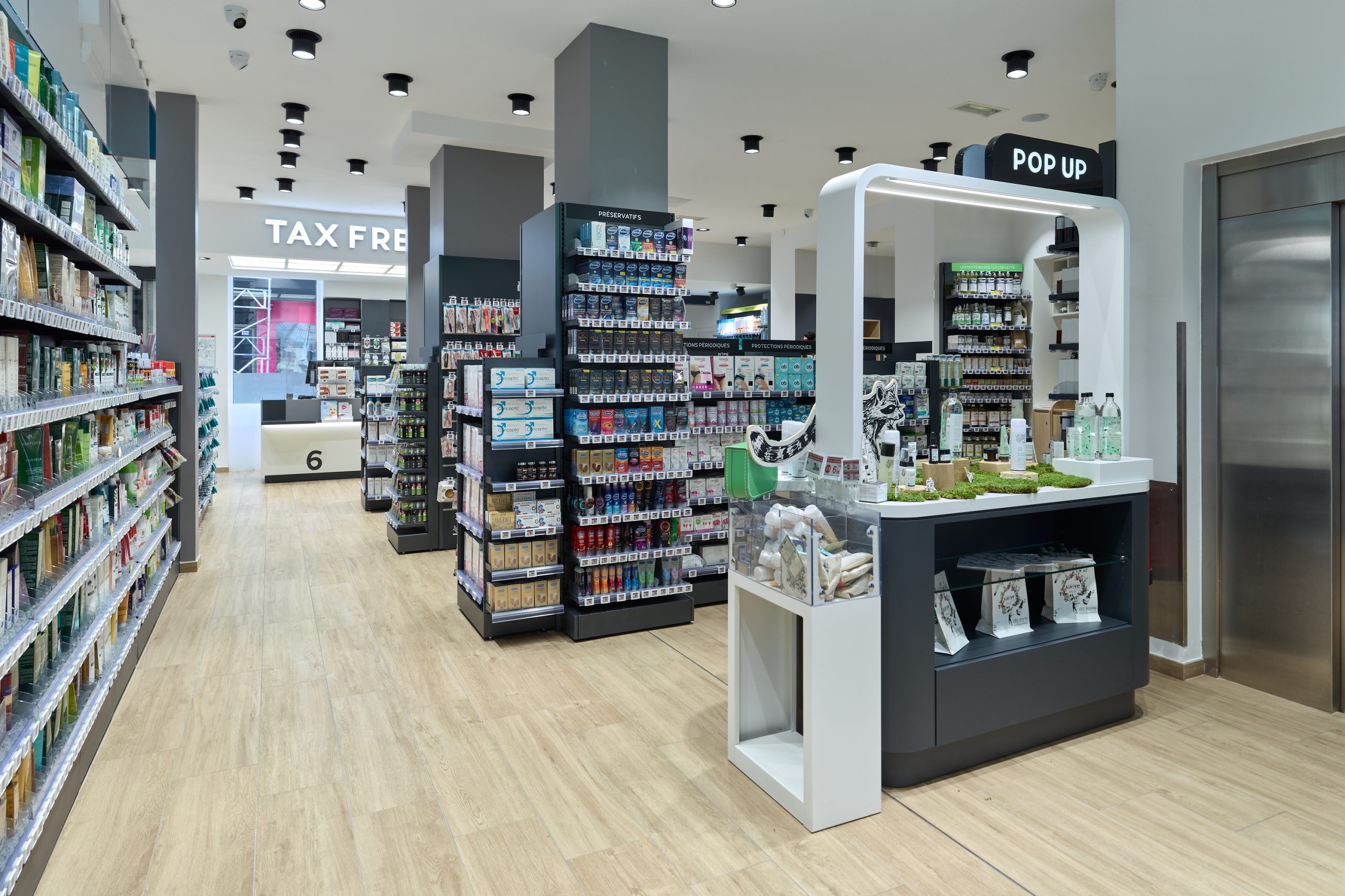 Table pop-up et espace événementiel dédiés aux animations produits et diagnostics beauté.