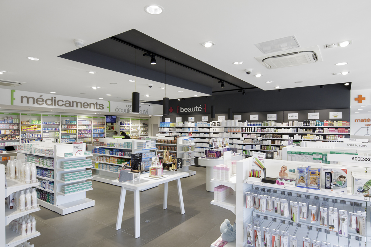Espace de vente avec signalétique fluide – Pharmacie de l’Atlantique
