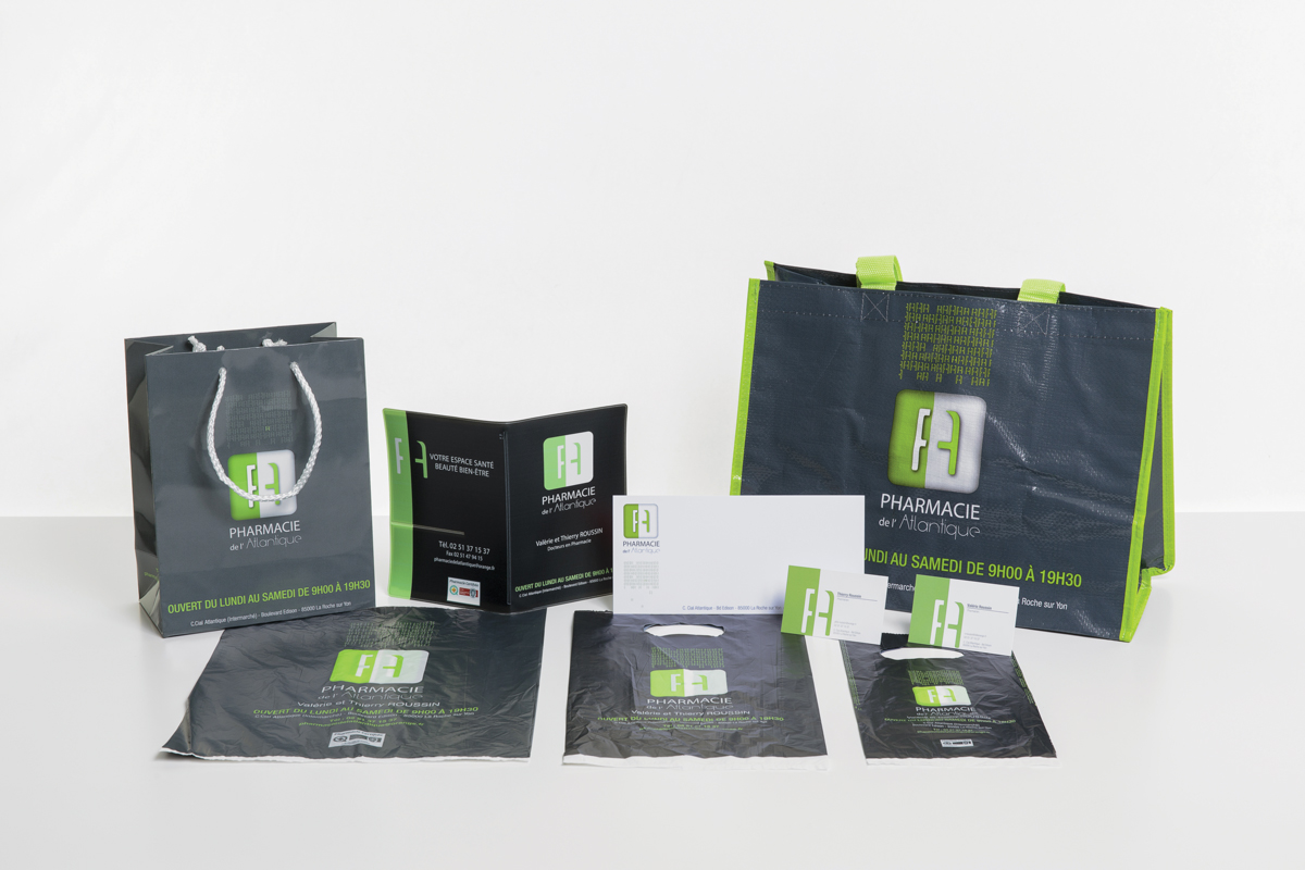 Supports de communication imprimés avec le logo : sacs, enveloppes et ordonnances – Pharmacie de l’Atlantique