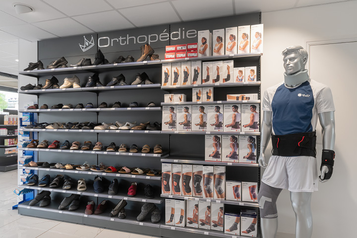Corner dédié à l’expertise orthopédie et médecines douces, positionné au cœur du parcours client.