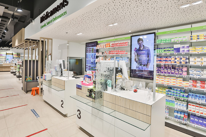 Comptoirs : postes de vente et conseil avec mobilier sur-mesure et signalétique visuelle.