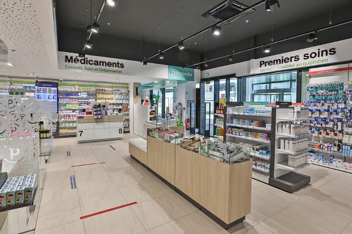 Espace de vente général : agencement fluide et optimisé pour parcours client efficace.