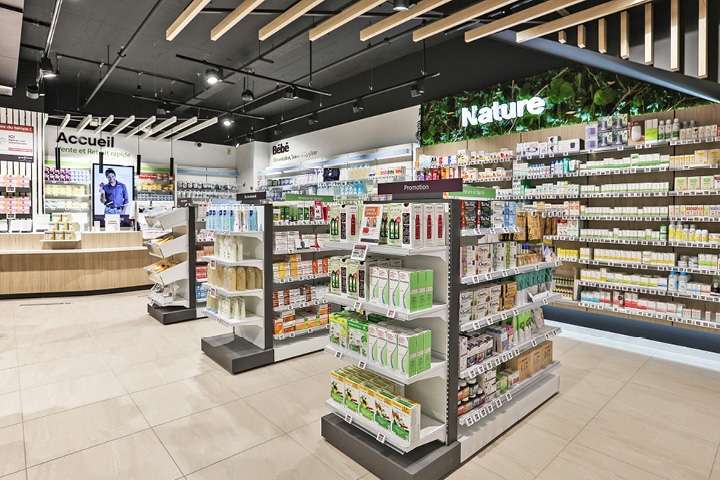 Espace nature : mise en avant avec tasseaux en bois et signalétique lumineuse.