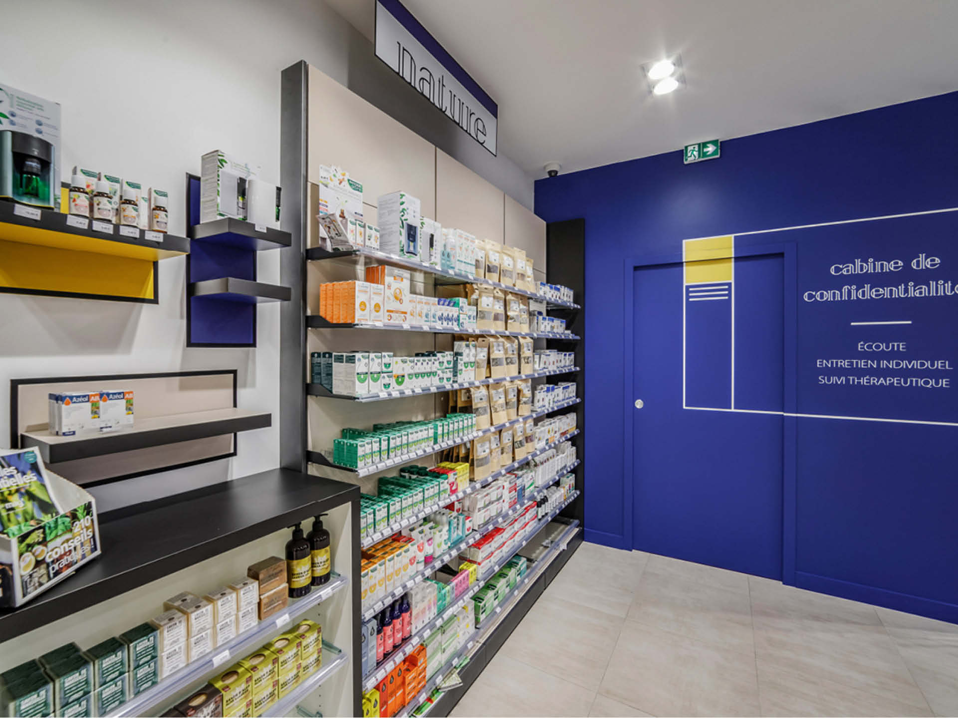 Cabine orthopédie et cabine de confidentialité, pensées pour préserver l’intimité et renforcer le confort de conseil.