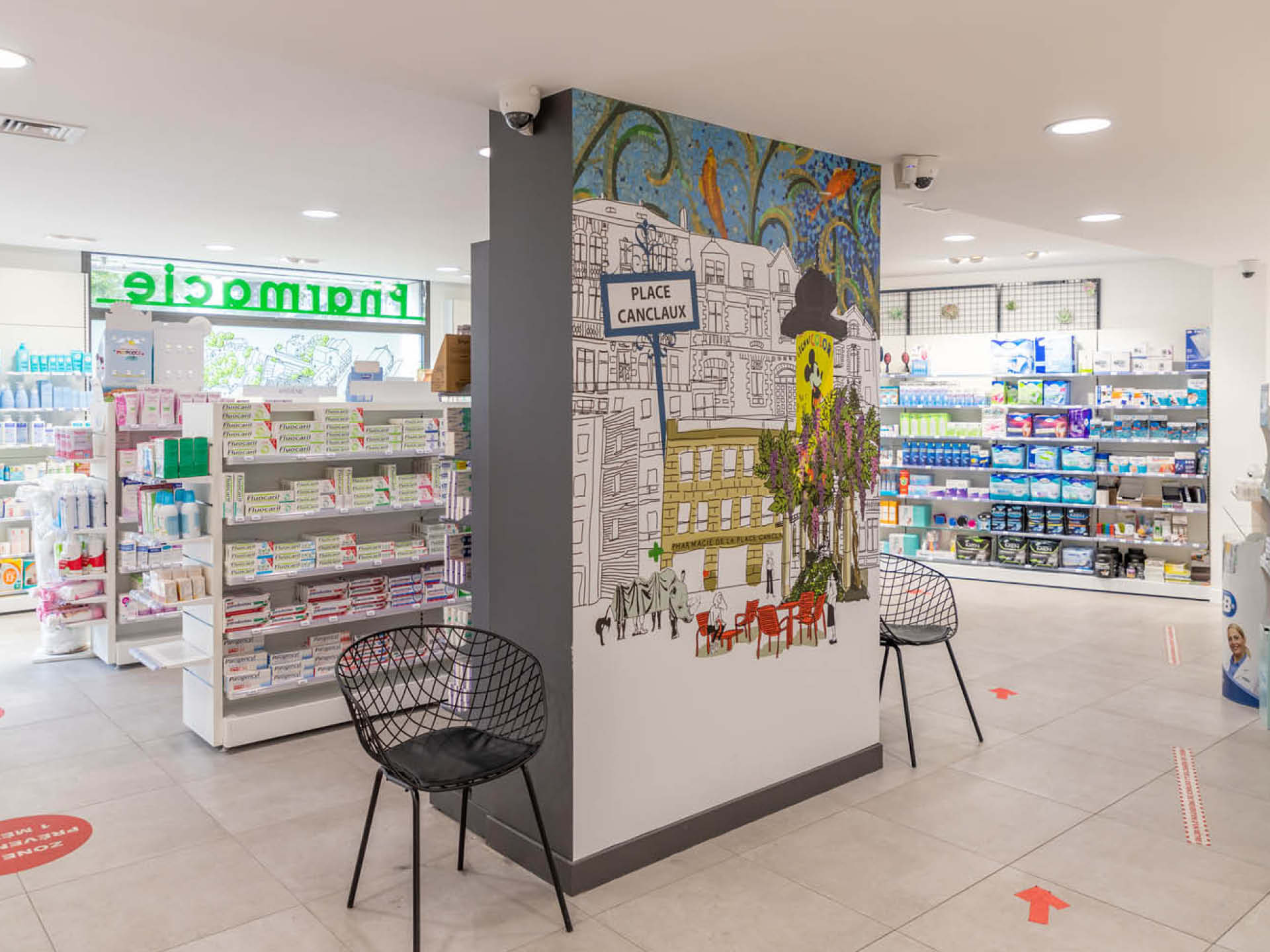 Vue générale de l’espace de vente, montrant l’organisation fluide des corners Nature, Beauté et Soins et l’implantation stratégique des zones.