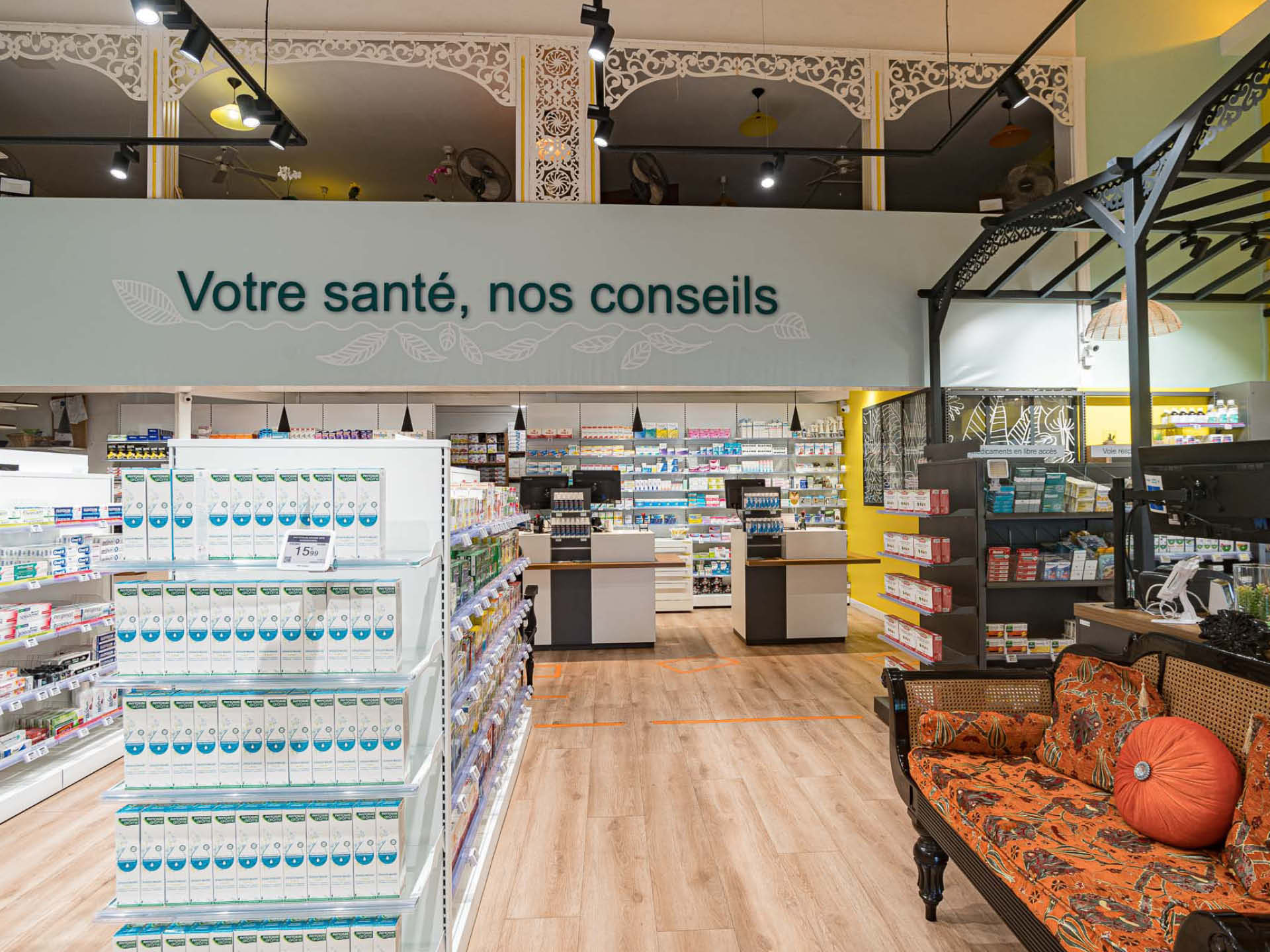 Espace de vente – Vue générale de l’espace de vente modernisé avec un agencement fluide et lumineux.