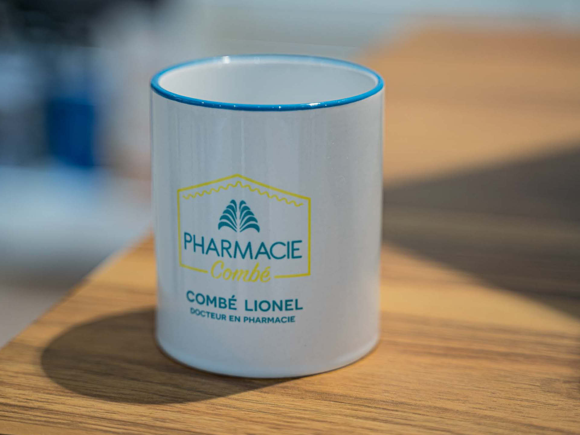 Supports de communication – Création de supports visuels et d’outils graphiques en cohérence avec la nouvelle identité de la pharmacie.