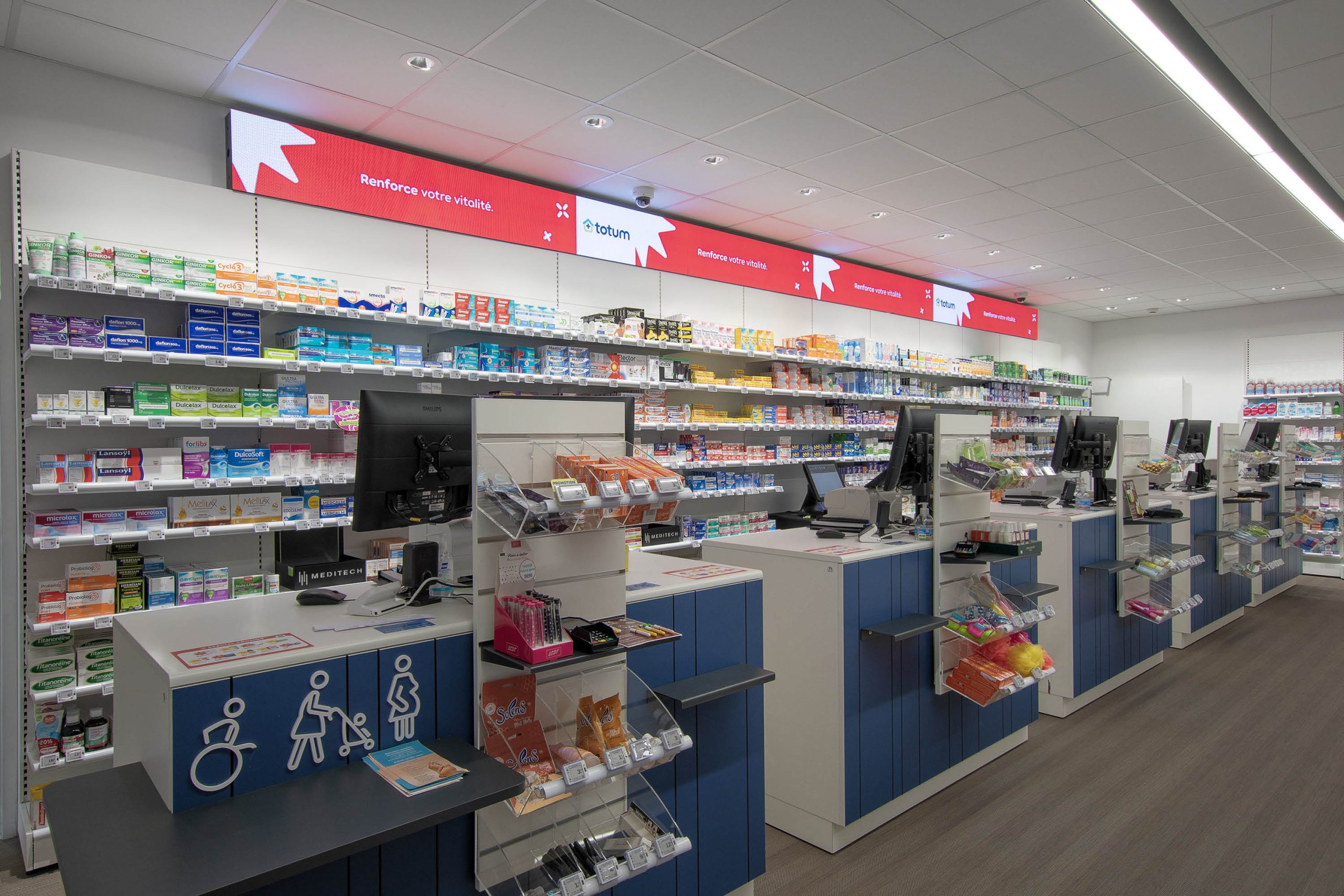Comptoirs de délivrance traditionnels pour les ordonnances avec espace de confidentialité intégré