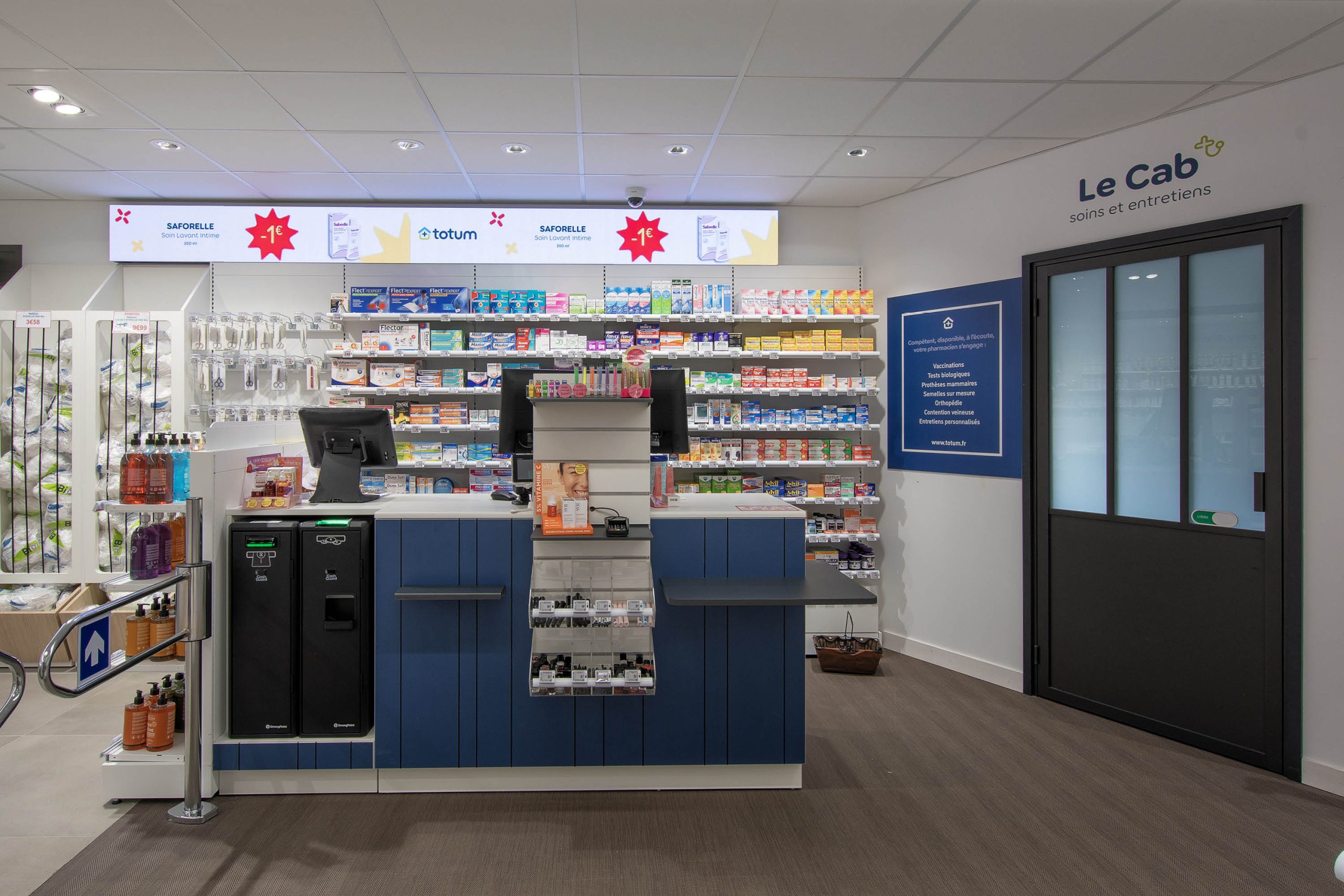 Comptoir d’accueil modulable de la pharmacie, conçu pour une prise en charge rapide et fluide des patients