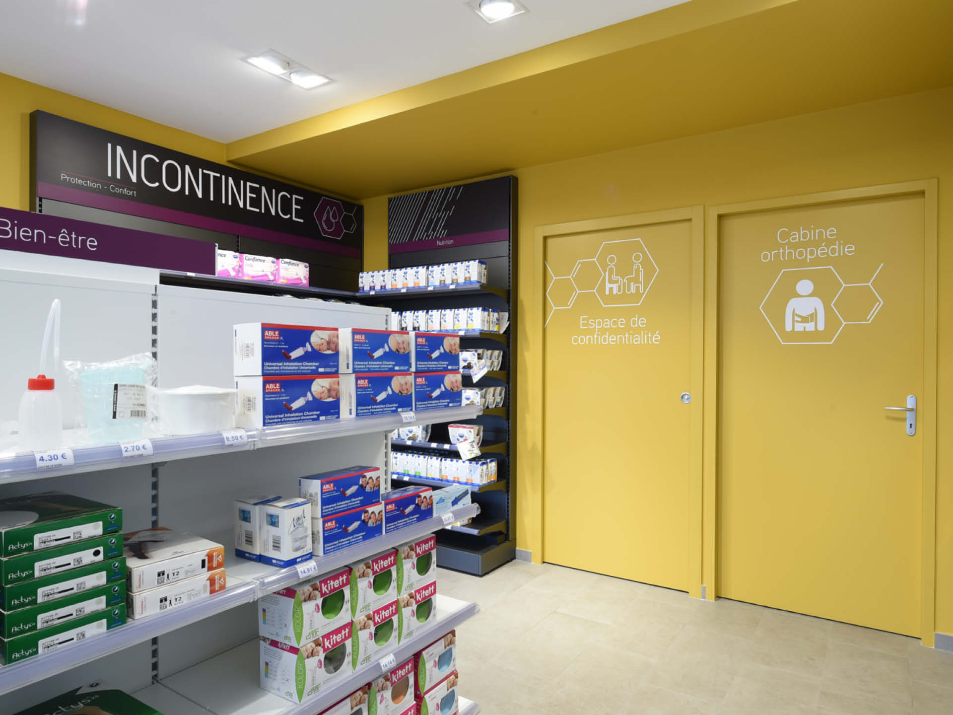 Cabine confidentielle dédiée aux entretiens thérapeutiques et à la relation patient personnalisée.