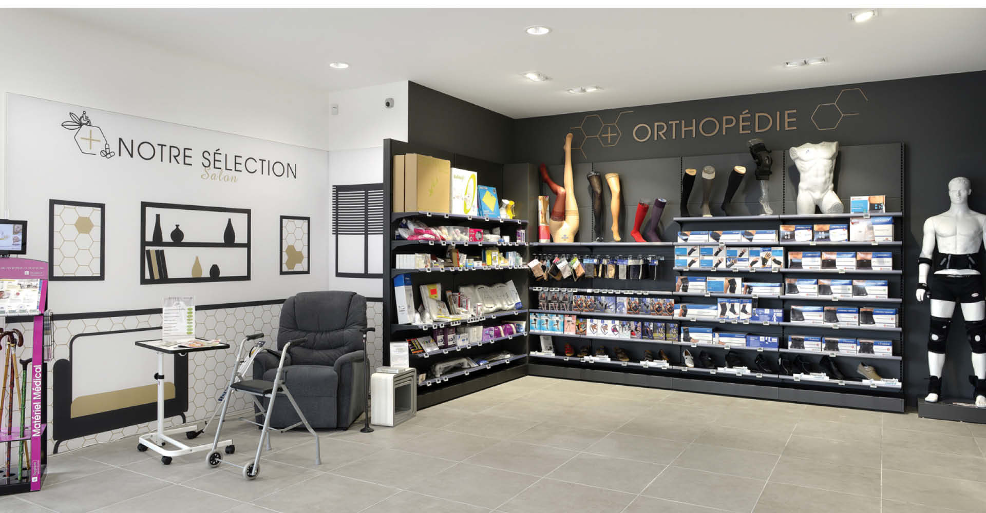 Espace orthopédie de la pharmacie du Pays de Retz – agencement fonctionnel et apaisant en matériaux bois et tons clairs.