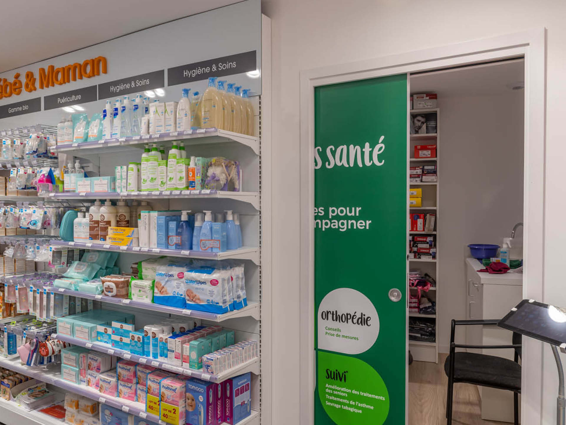 Cabine de confidentialité de la Pharmacie de Saint-Joseph pour conseils personnalisés et prise en charge intime des patients