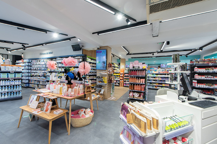 Espace de santé aménagé en pharmacie avec mobilier ergonomique et ambiance apaisante pour l’accompagnement des patients atteints du cancer.