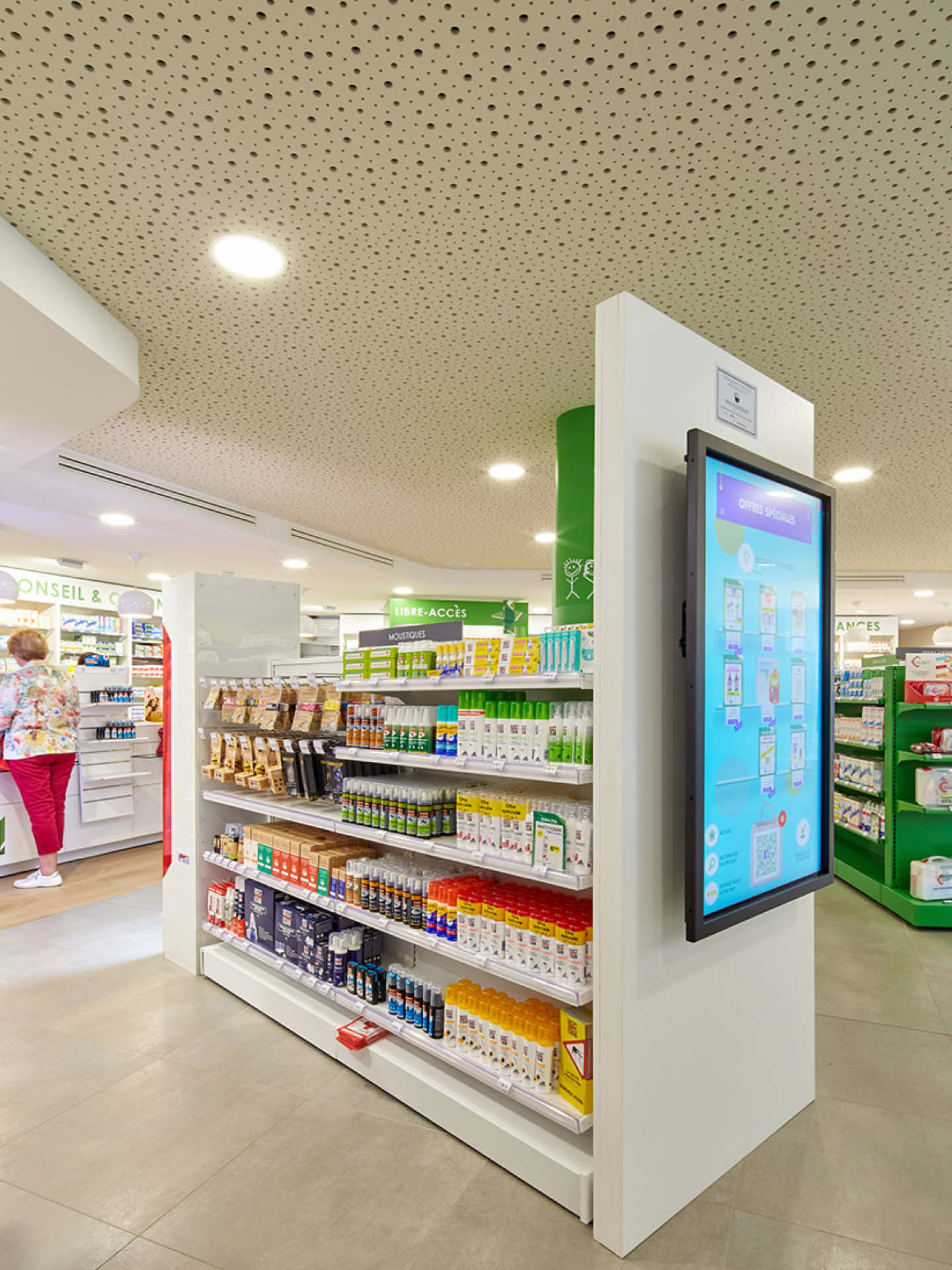 Écran tactile d’information patient — digitalisation au service du conseil pharmaceutique et de la prévention santé.