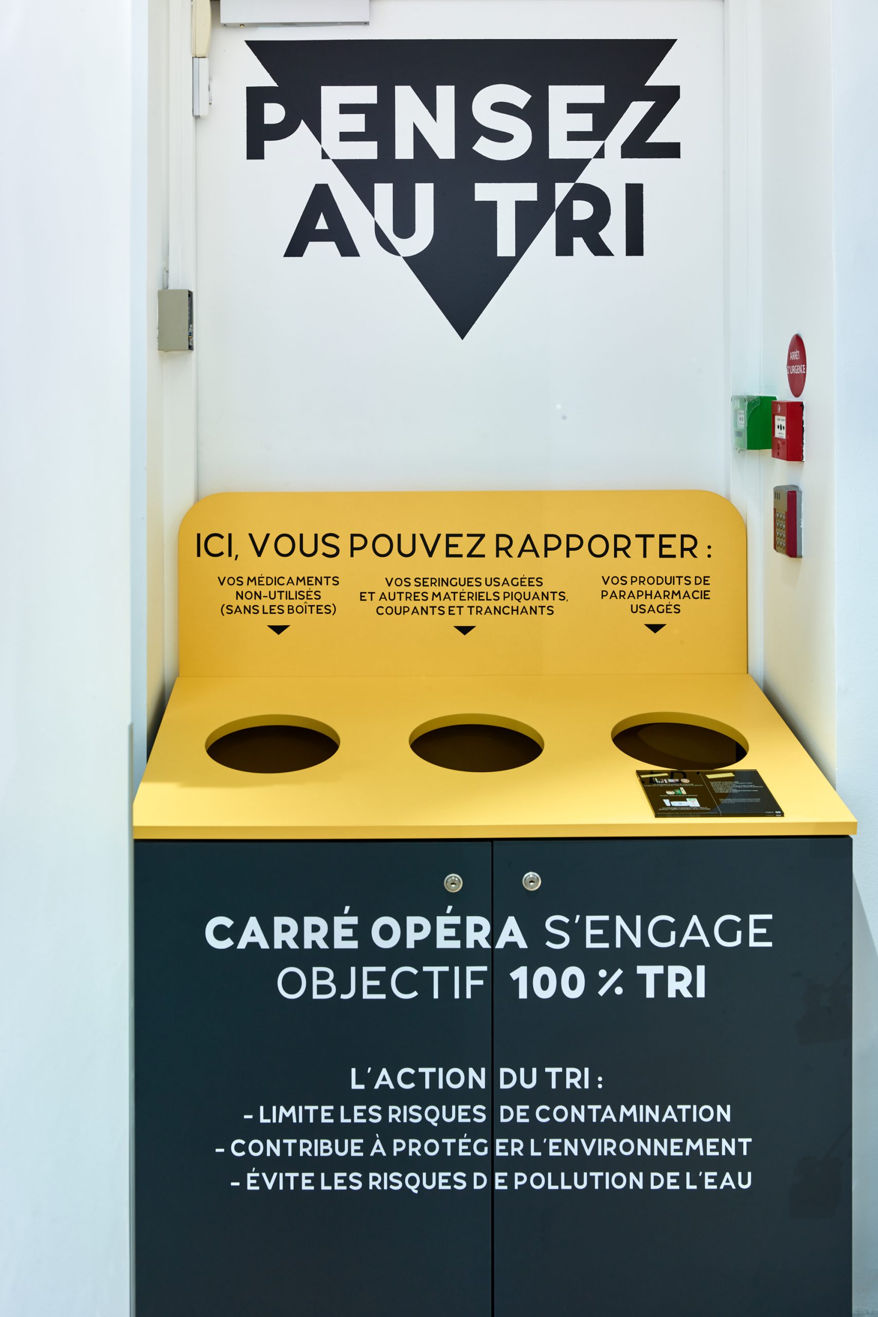 Meuble recyclage. Mobilier sur-mesure. Pharmacie Carré Opéra