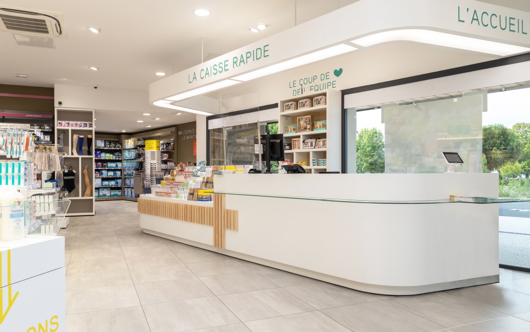 Vue sur un espace sur-mesure en pharmacie