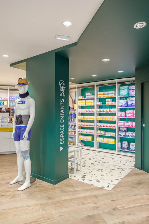 Nouveau logo de la pharmacie reprenant la cartographie du quartier et les éléments naturels environnants.