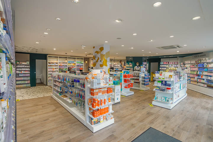 Espace de vente lumineux et chaleureux, au design fluide et à la circulation circulaire.