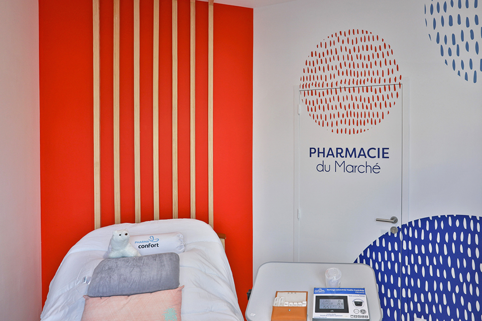 Cabine de soins orthopédie et bien-être au design rassurant et fonctionnel.