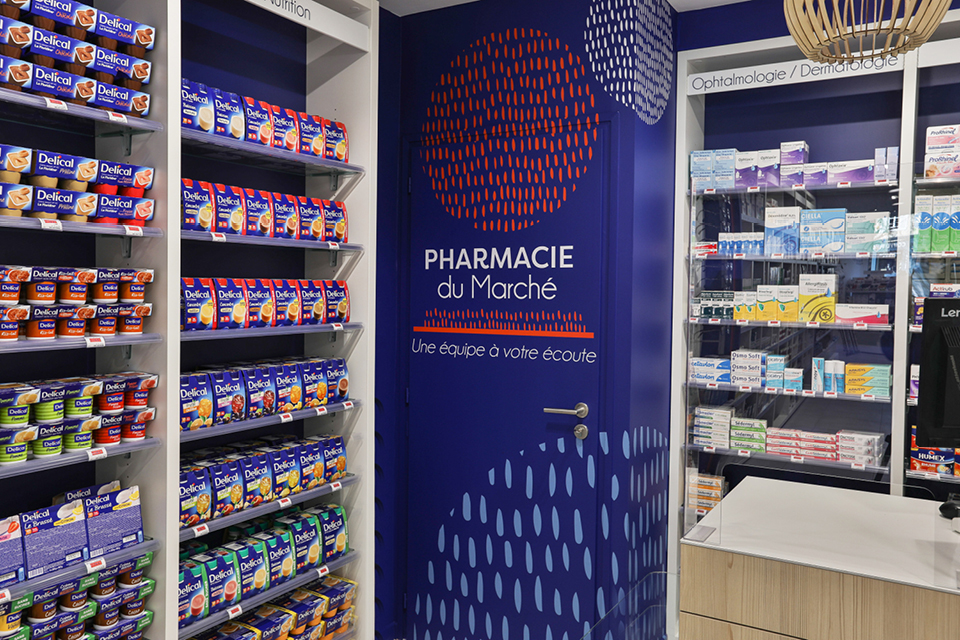 Logo et éléments graphiques reflétant l’identité unique de la pharmacie.