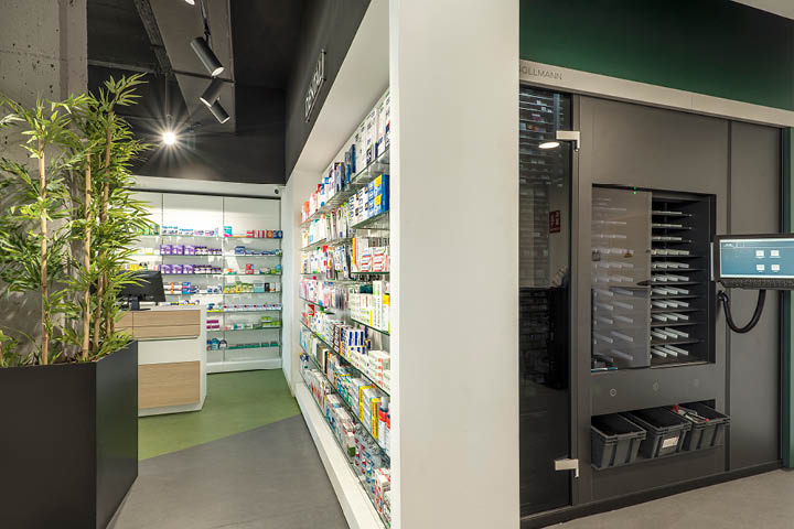 obot Gollmann utilisé pour l’automatisation des médicaments à la Pharmacie Valdecarrizo, permettant aux pharmaciens de se concentrer sur le conseil et le service patient.