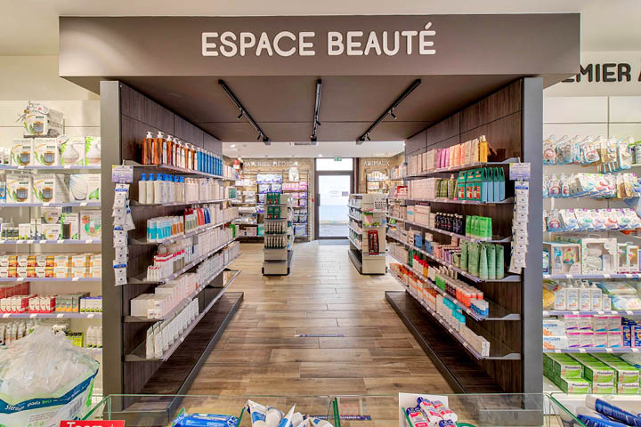 Vue d’ensemble du nouvel espace de vente agrandi et lumineux, avec un parcours client fluide.