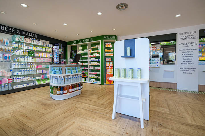 Linéaires et gondoles sur mesure à design allégé pour une présentation produit élégante.