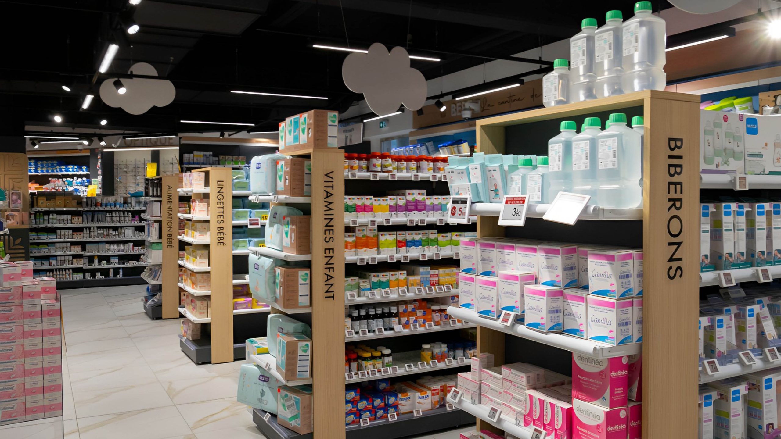 Linéaires organisés dans l’espace de vente, optimisant la visibilité et l’accès aux produits.