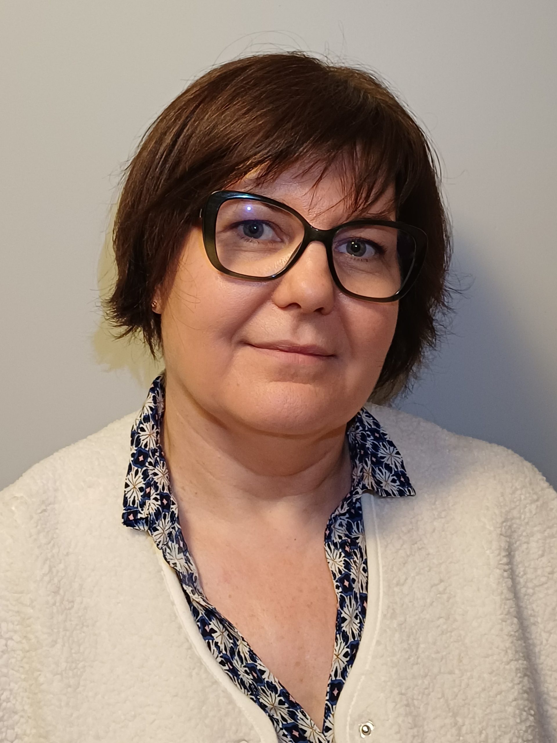 Photographie de Madame Marion, responsable de la pharmacie de Saint-Julien dans l&#039;Ain (01).