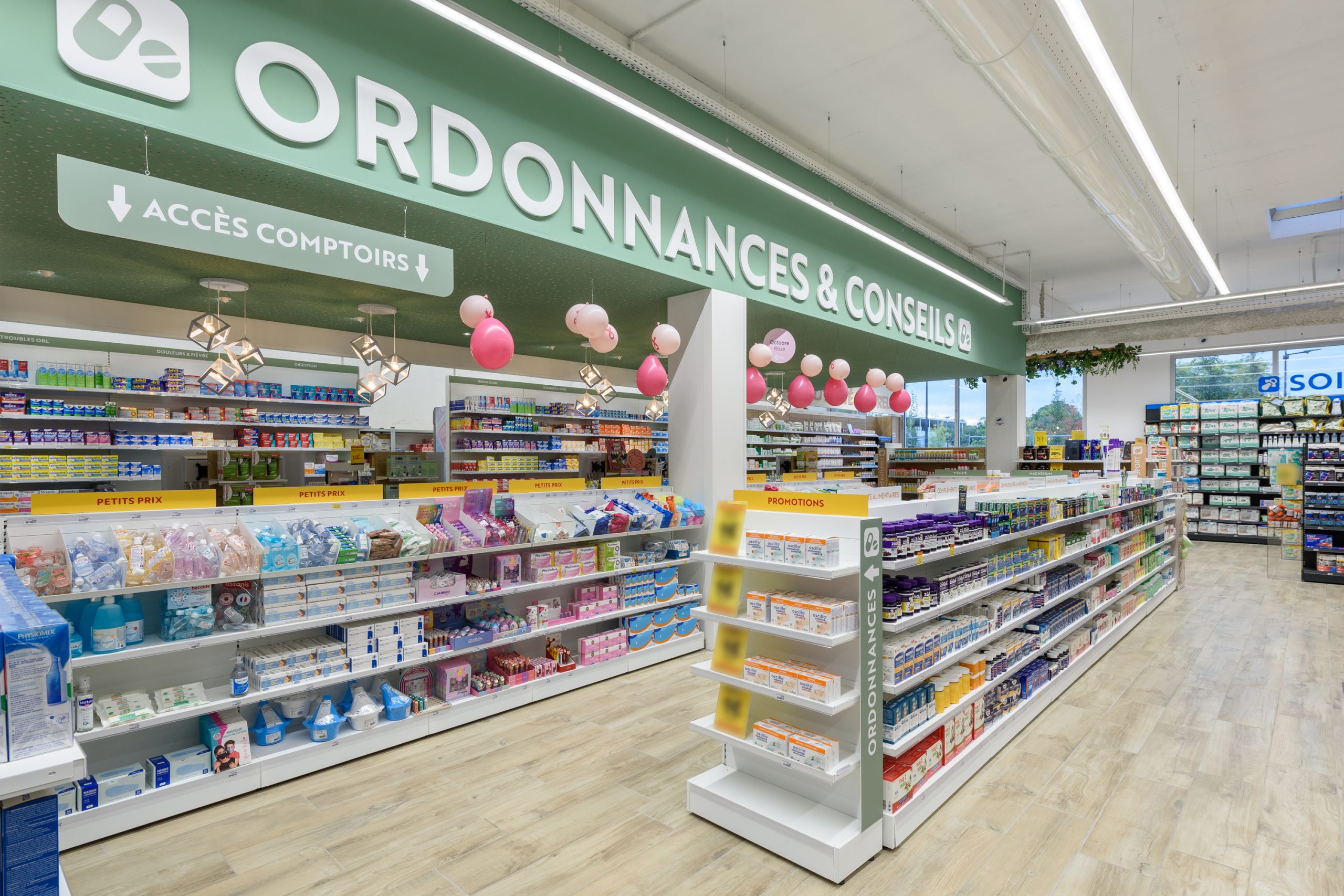 Vue de l'espace ordonnance et conseils dans la pharmacie Malepère. Flux et sens de circulation.