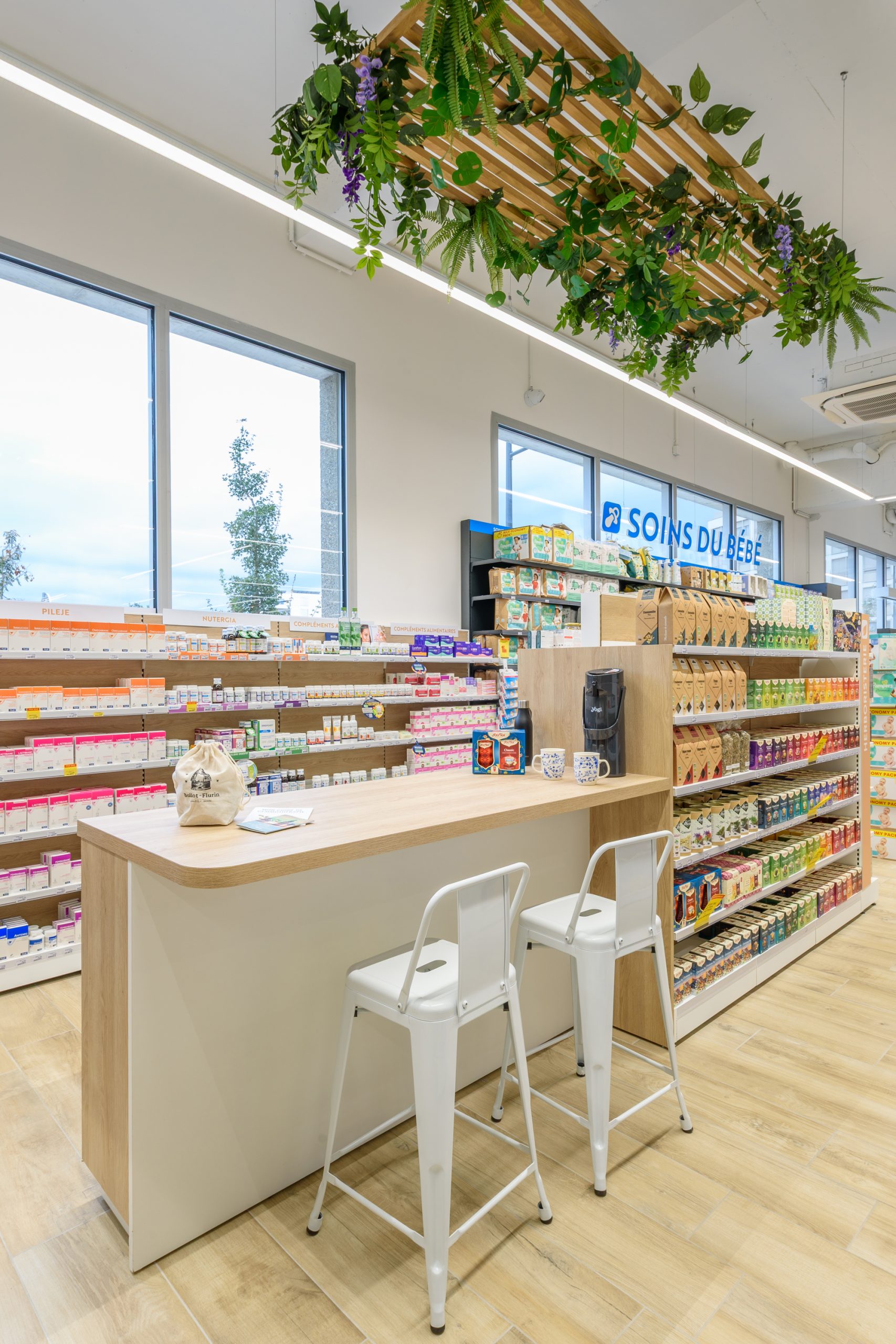 Vue de l'espace nature dans la pharmacie Malepère.