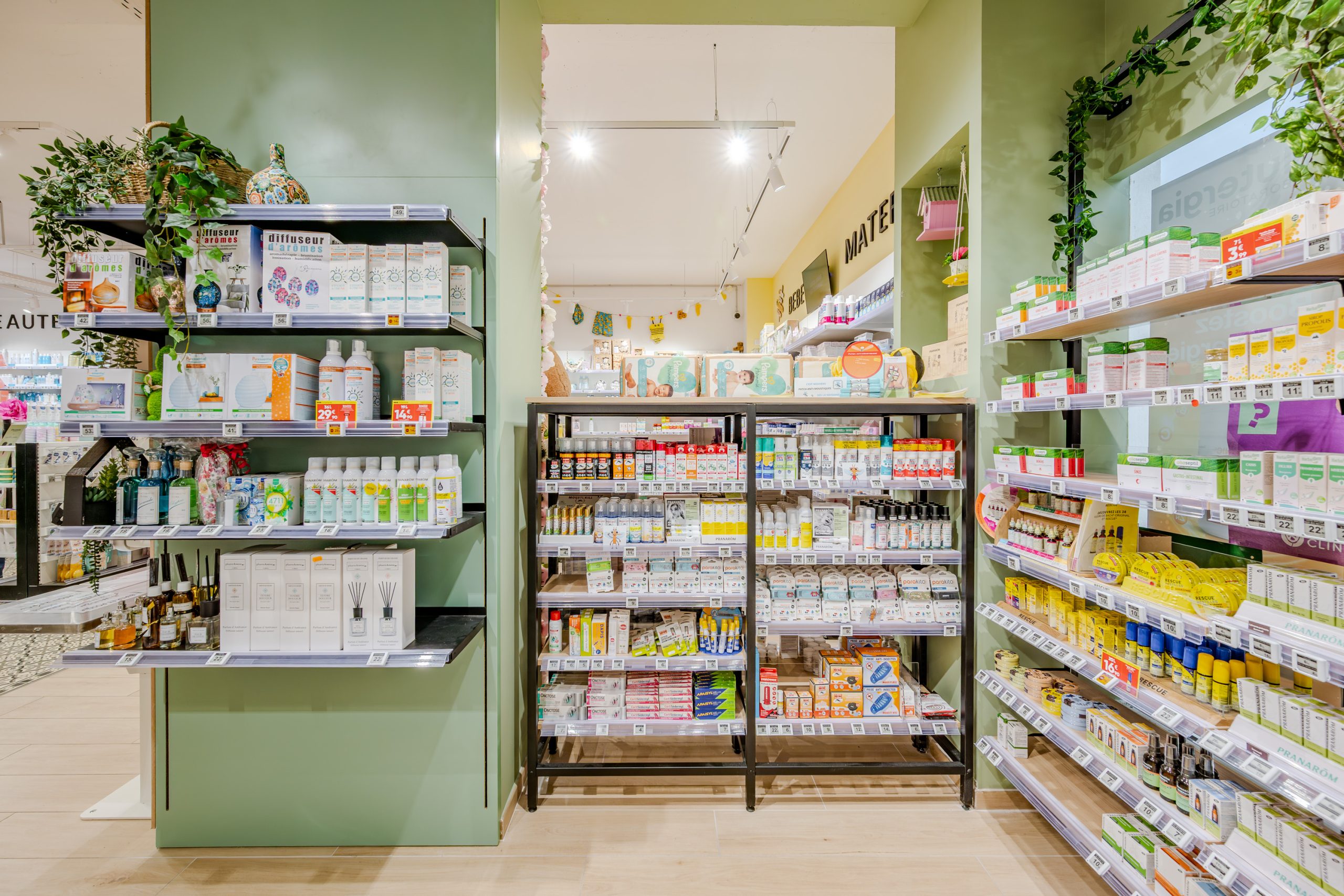 Vue de l'espace nature dans la pharmacie des Jardins.