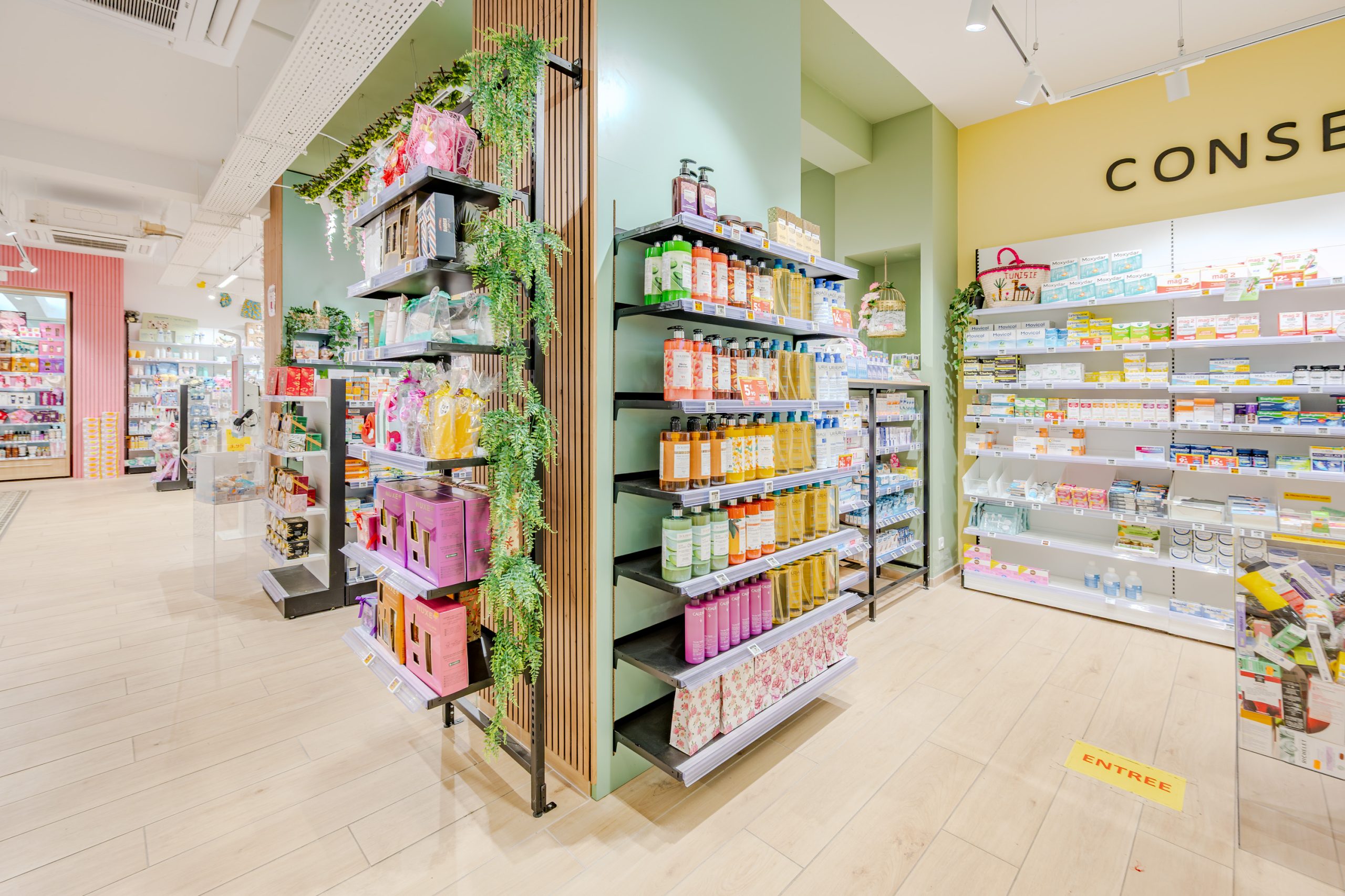 Vue de l'espace Nature au cœur de la pharmacie des Jardins.