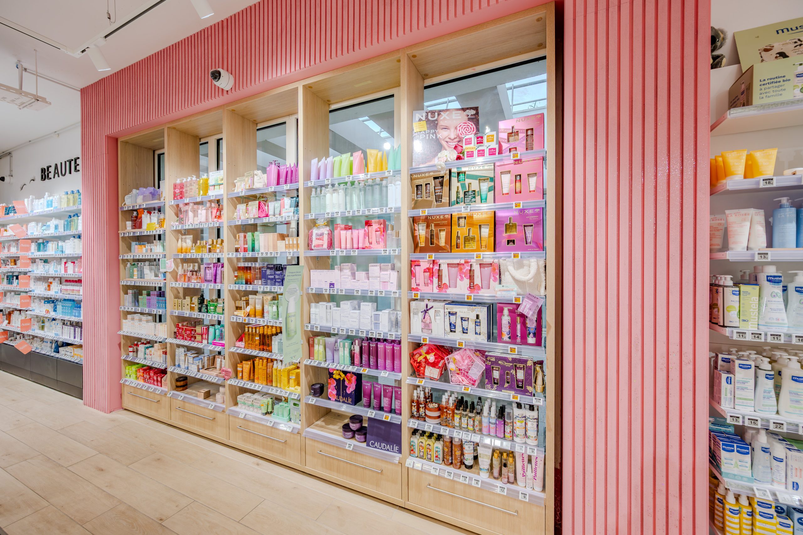 Vue de l'espace beauté dans la pharmacie des Jardins.