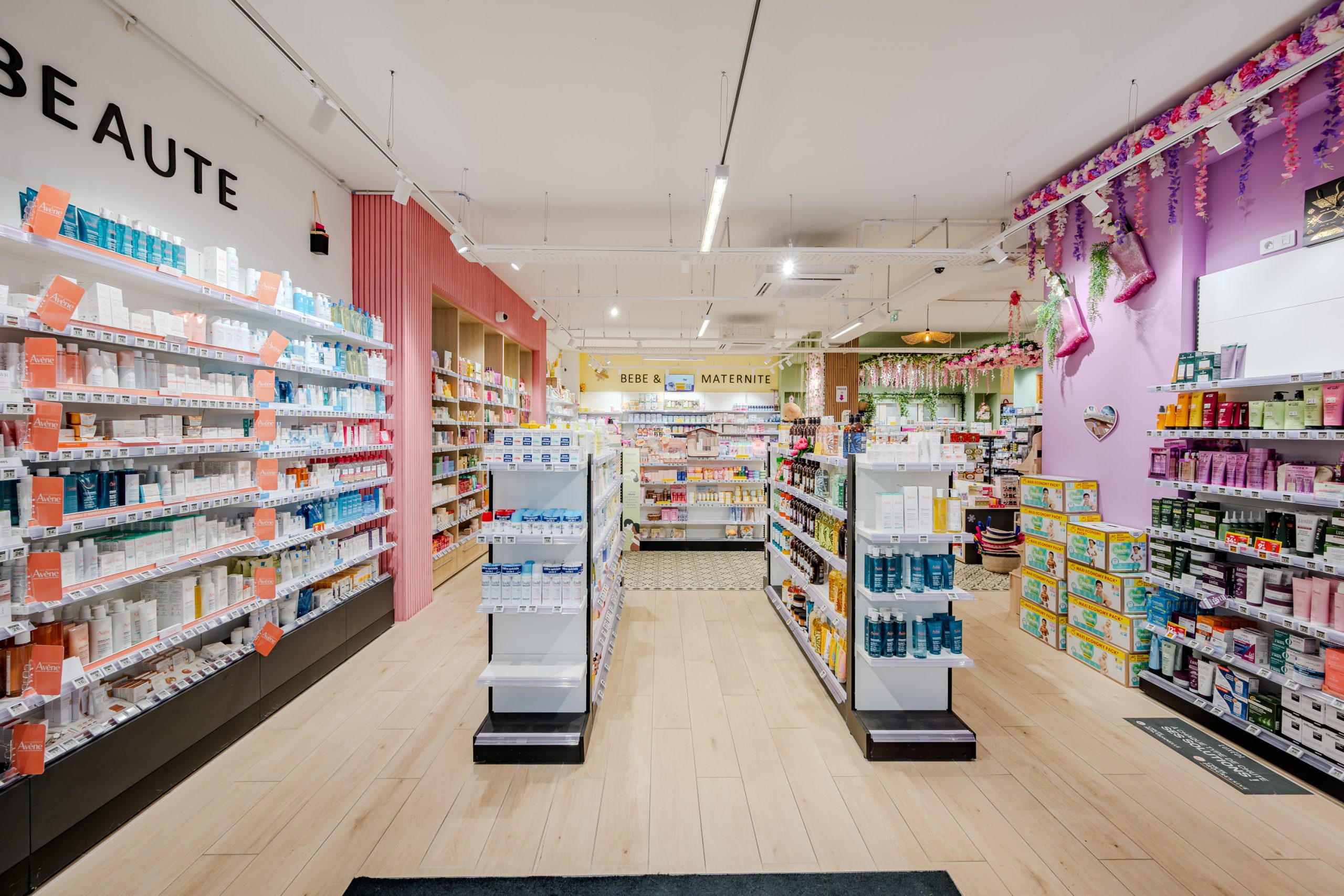 Vue globale de la pharmacie des Jardins.