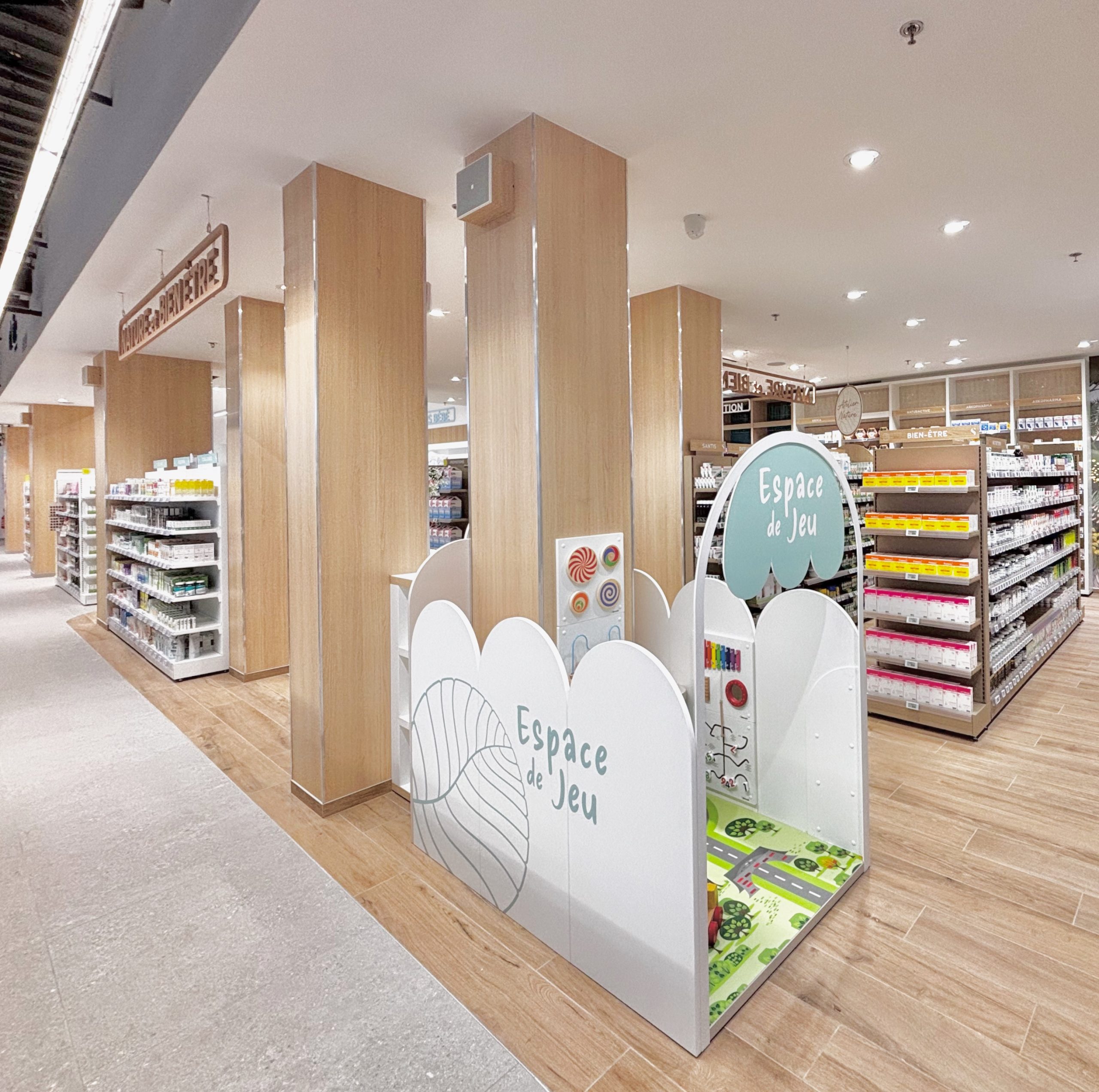 Valorisation de l'espace de jeu pour les enfants avec design graphique.