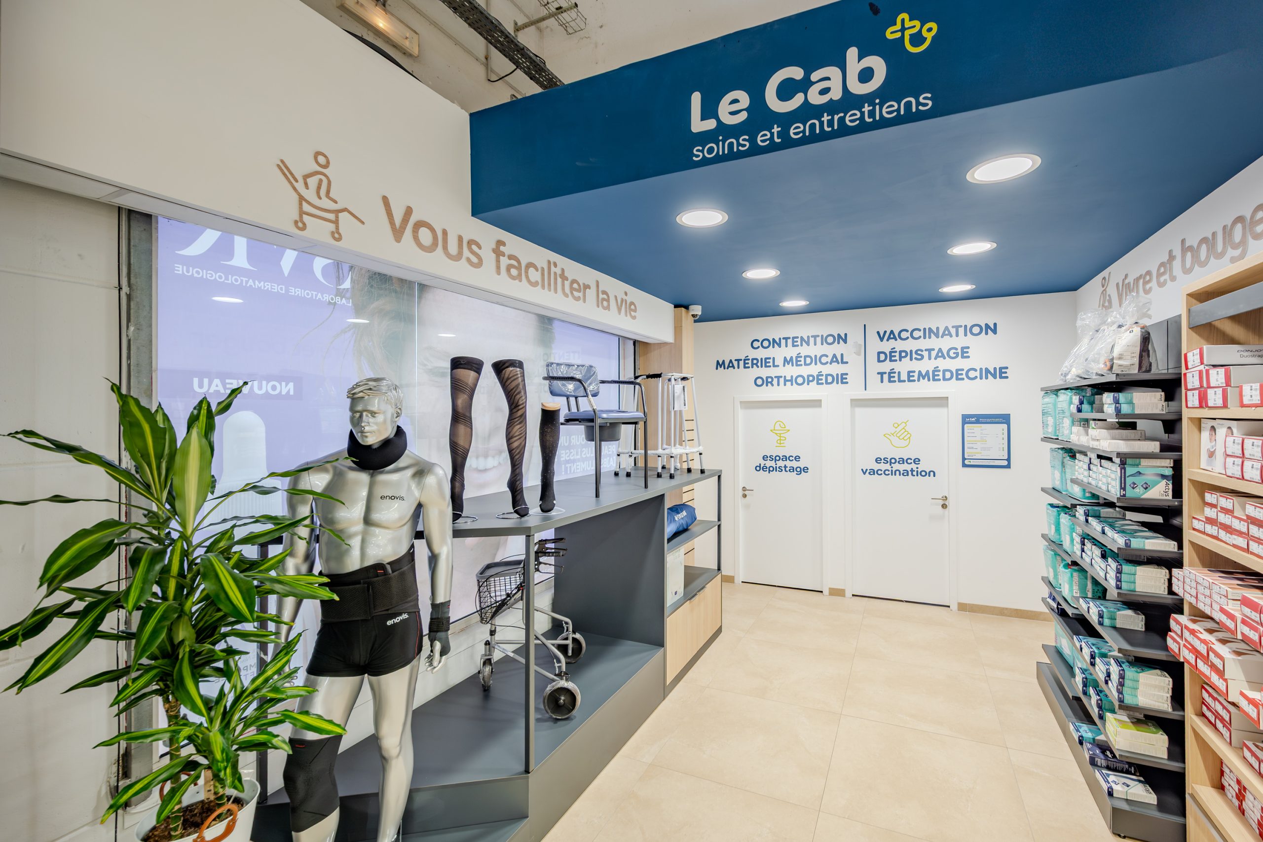 Vue de l'espace soins et entretiens. Espace pour le dépistage et pour la vaccination.