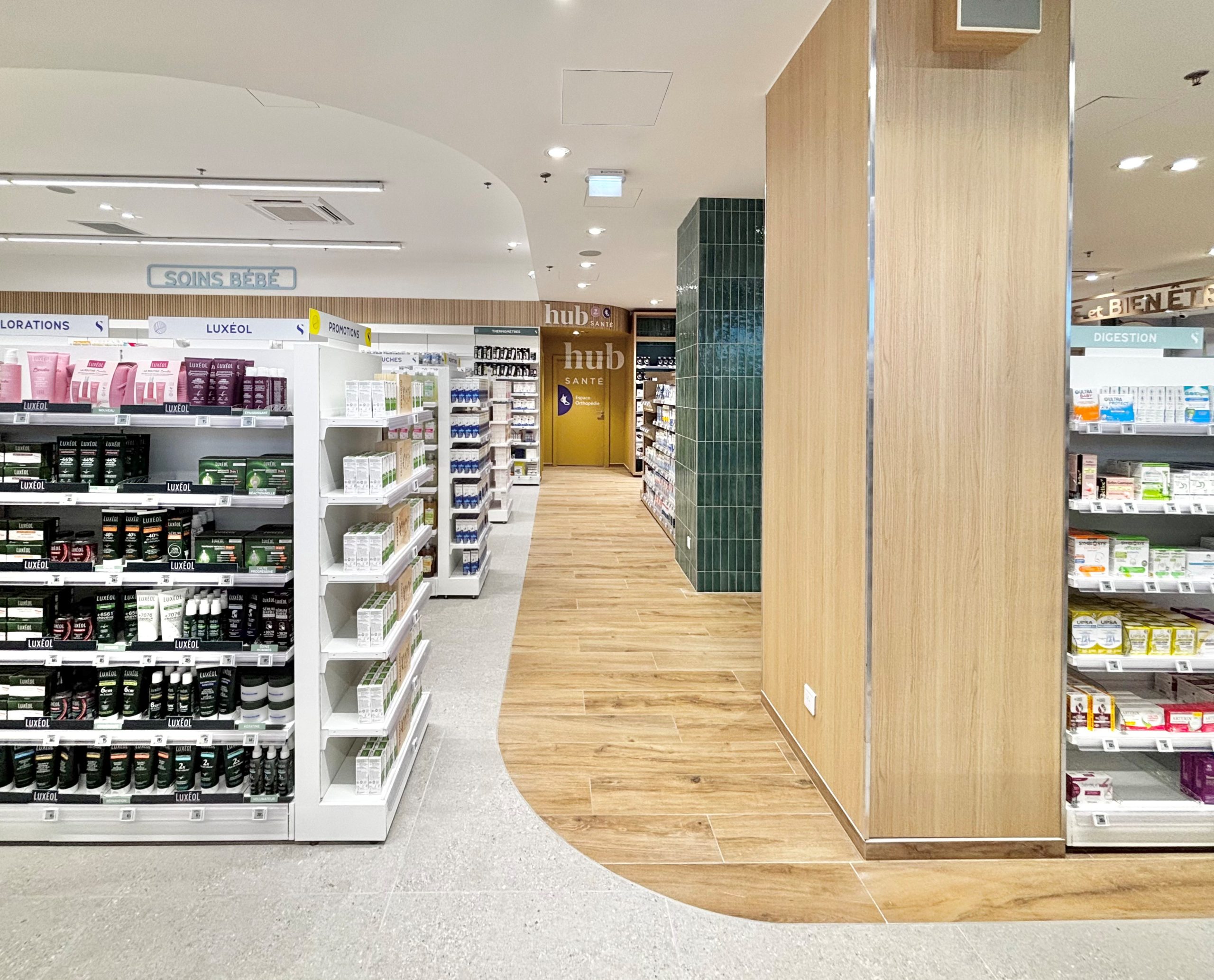 Vue sur 2 espaces différents délimitée par une ligne graphique. Espace bébé et Hub santé.