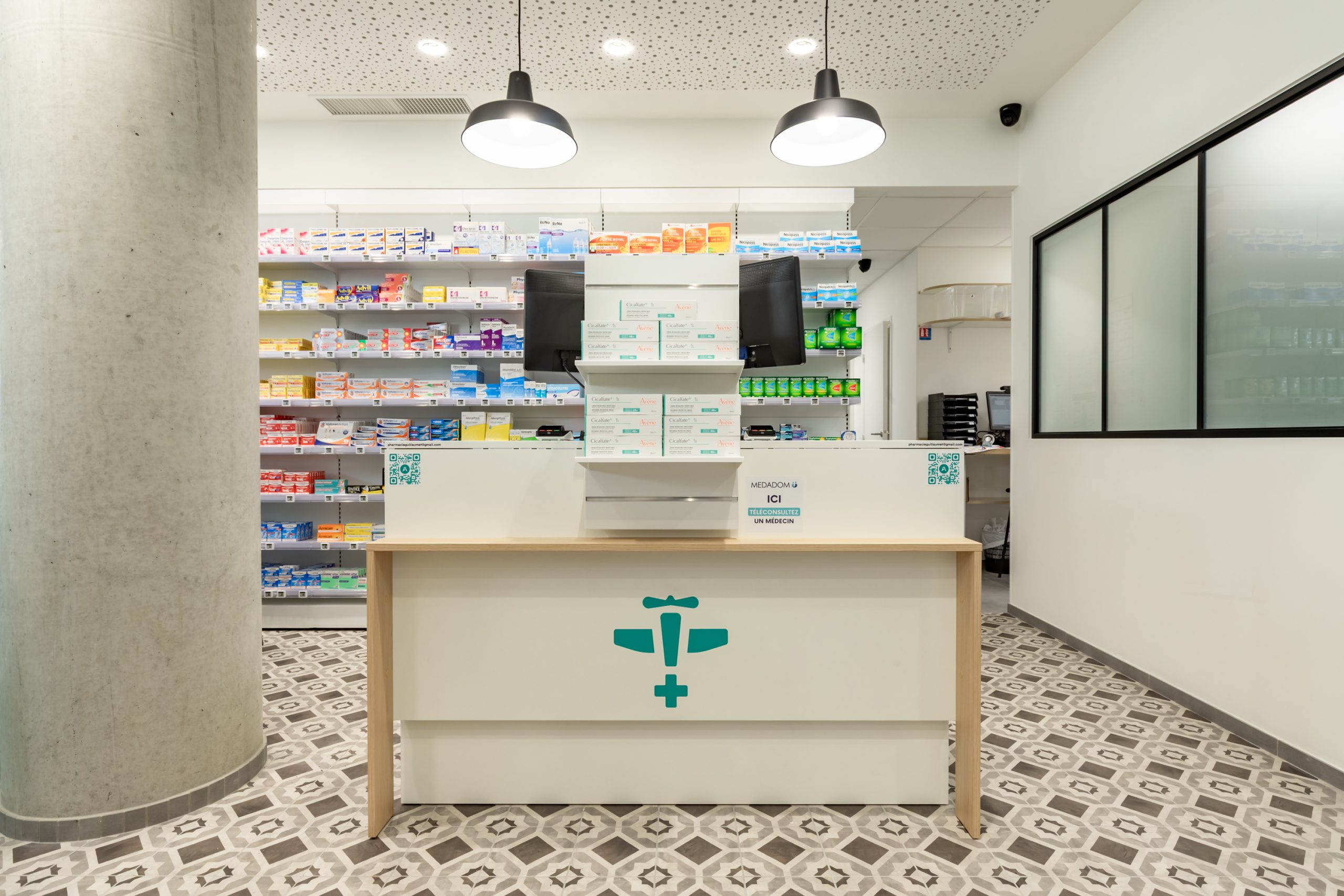 Espace comptoir dédié à la téléconsultation.