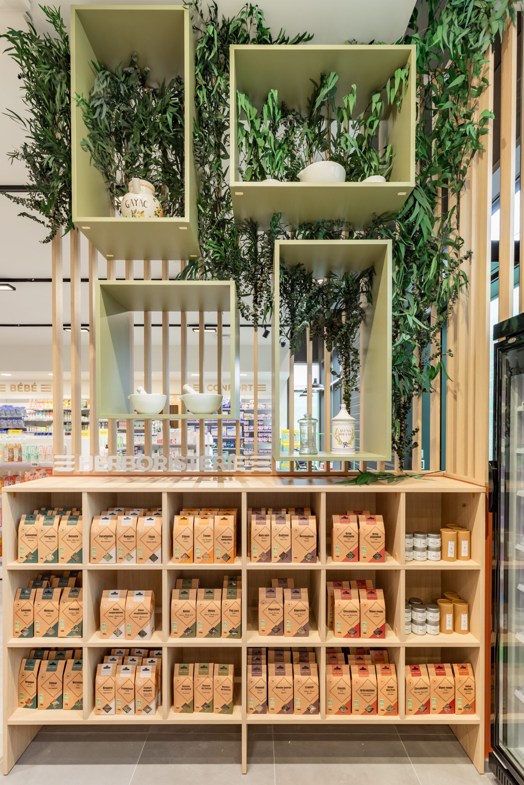 Espace nature, végétation, mobilier sur-mesure.