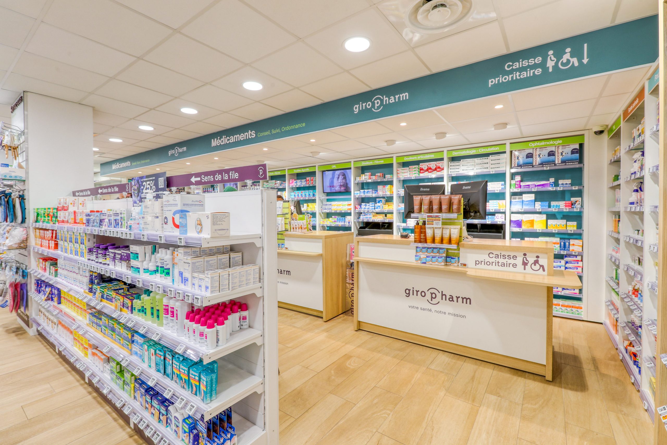 Vue de l'espace comptoir/ file d'attente.