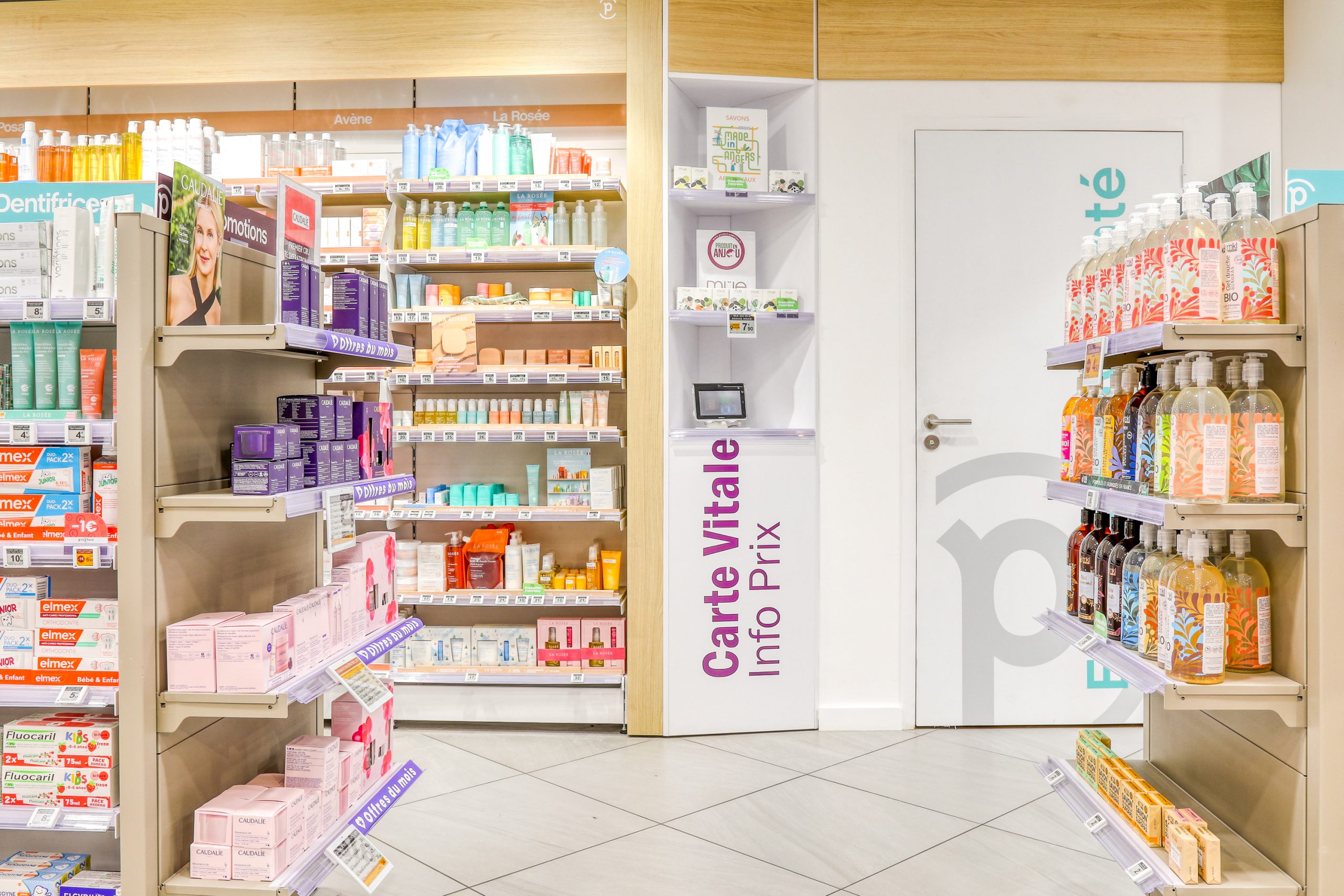 Zoom sur une cabine santé et Têtes de Gondoles.