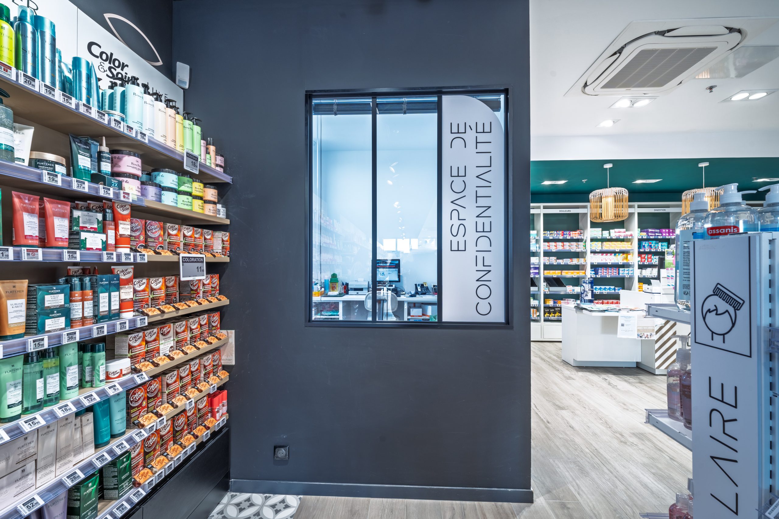 Espace de confidentialité dans la zone de l'espace comptoir. Nouvelles missions du pharmacien.